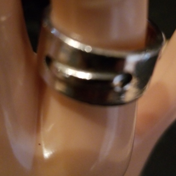 Sterling Silver Ring - Picture 2 of 4